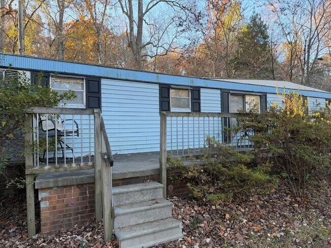 Building Photo - AVAILABLE NOW!