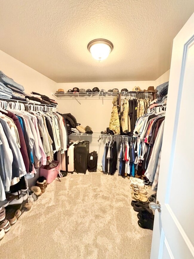 Building Photo - Like New Home for Rent on Truscott!