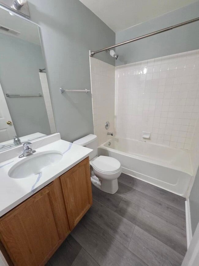 Building Photo - 3076 Kentshire Cir