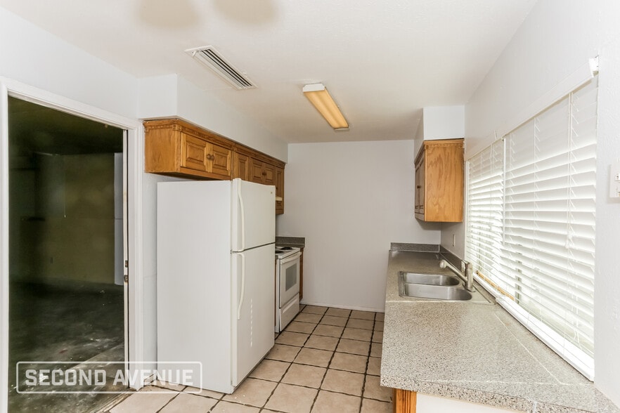 Building Photo - 509 Southlake Dr