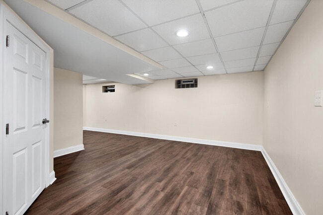 Building Photo - 1013 Stonegate Rd