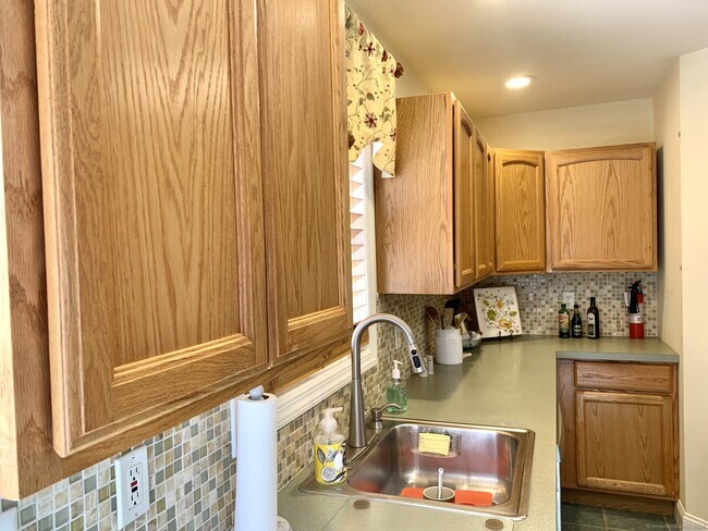 Building Photo - 5274 Main St