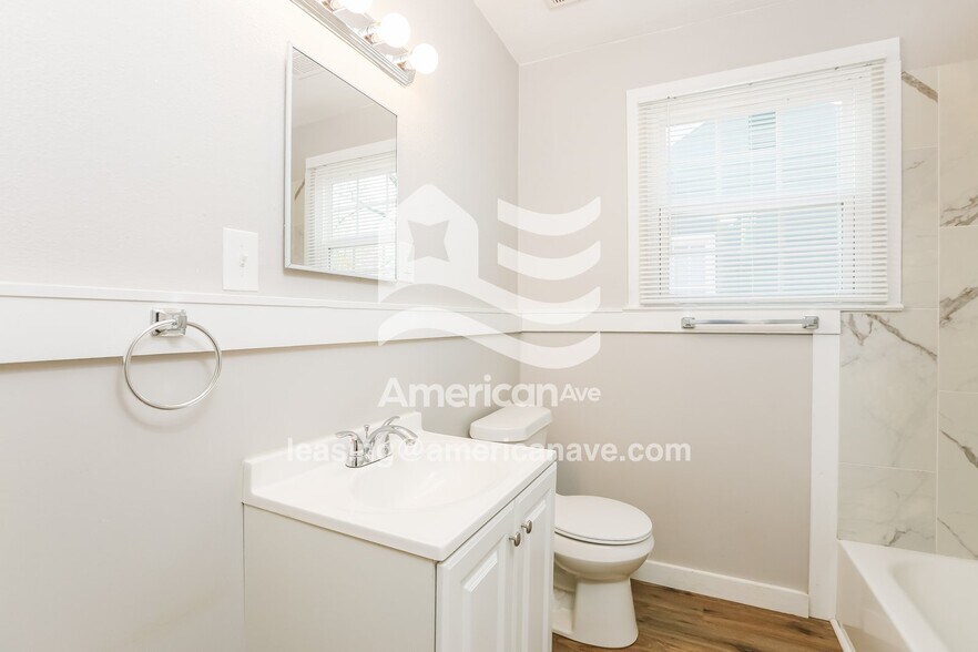 Building Photo - 5004 W 31st St