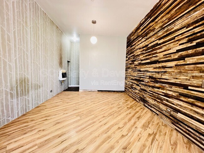 Building Photo - 3336 S Lituanica Ave