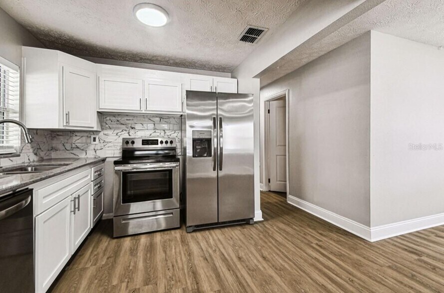Building Photo - 10215 N 23rd St