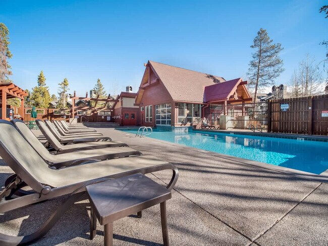 Building Photo - 455 Village Rd