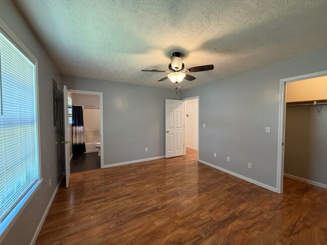 Building Photo - 3-Bedroom Home in Quiet Neighborhood Located in St. Robert, MO!