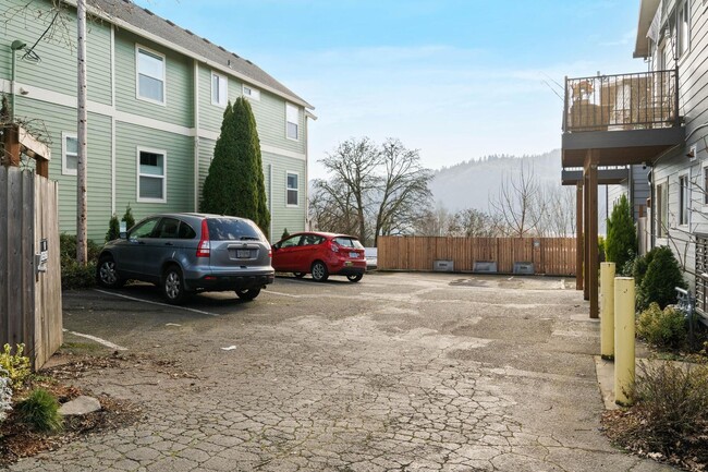 Building Photo - $300 off 1st month's rent! Comfortable 2-b...