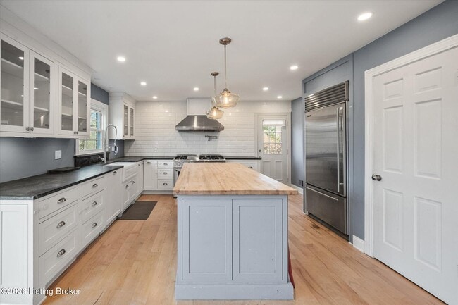 Building Photo - 7008 Foxcroft Pl