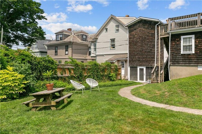 Building Photo - 36 Kay St