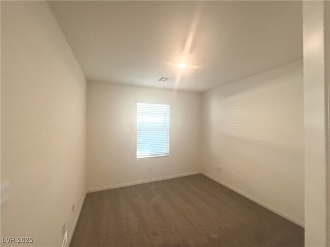 Building Photo - 510 Golden Cardinal Ave