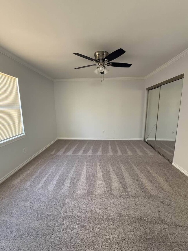 Building Photo - Come see this cute 2B House in a great location