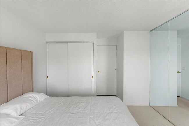 Building Photo - 2 bedroom in Chicago IL 60601
