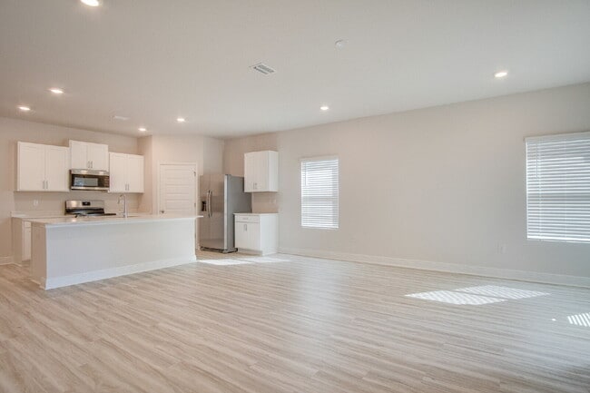 Building Photo - Fallschase 5-Bedroom Home – Pool, Playgrou...