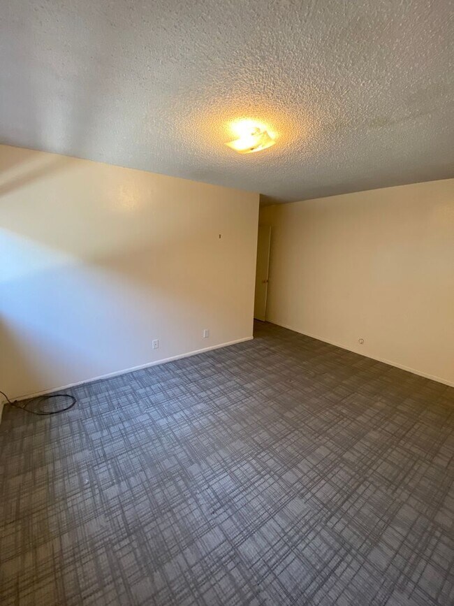 Building Photo - 6679 Del Playa Dr