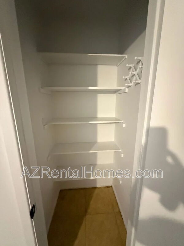 Building Photo - 6820 E Avalon Dr