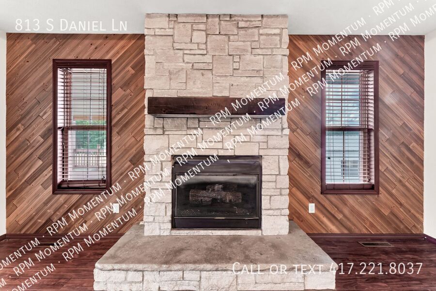 Building Photo - 813 Daniel Ln