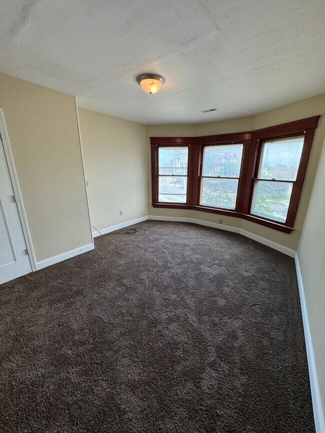 Building Photo - 4438 Pearl Rd