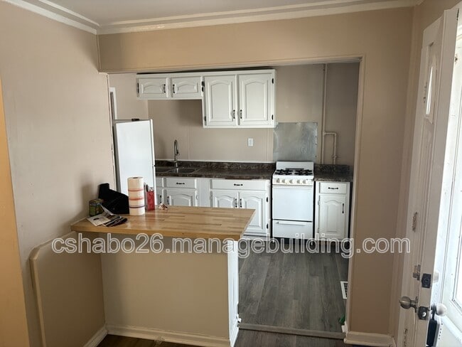 Building Photo - 904 S 4th Ave