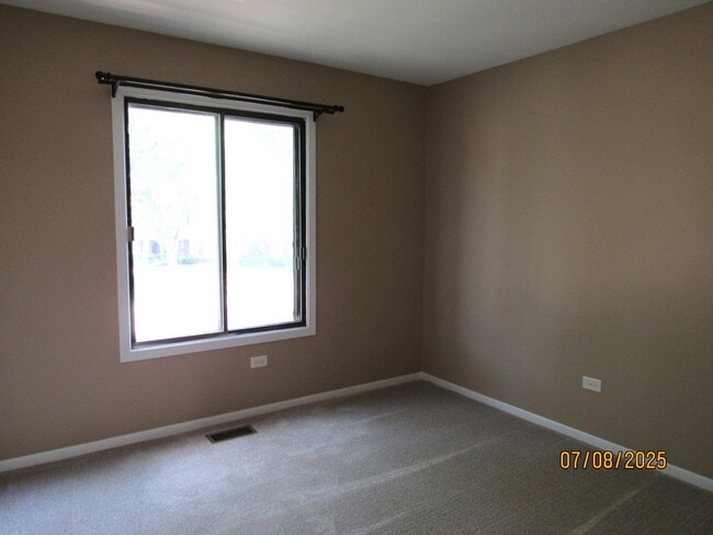 Building Photo - 950 Cumberland Ct