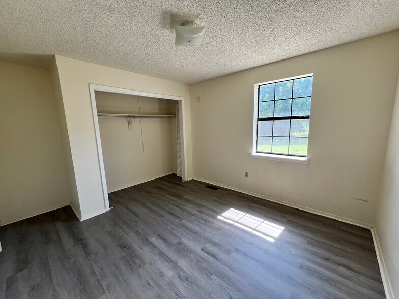 Building Photo - 636 Garland St