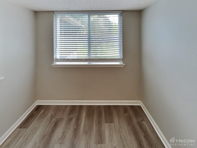Building Photo - 1729 Farm Way
