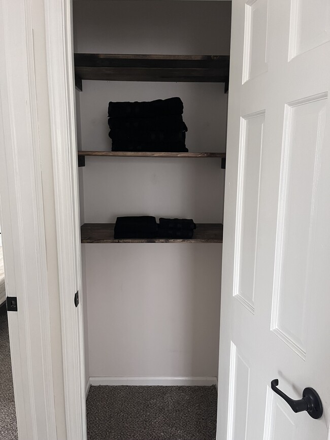 extra linen closet - 1310 Polo Run