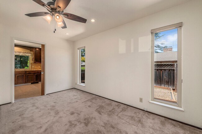 Building Photo - 3 Bedroom 2.5 Bathroom SFH in Los Altos!