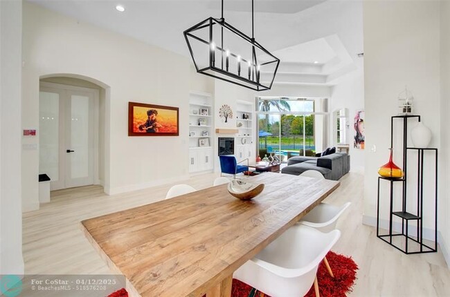 Building Photo - 2563 Jardin Ln