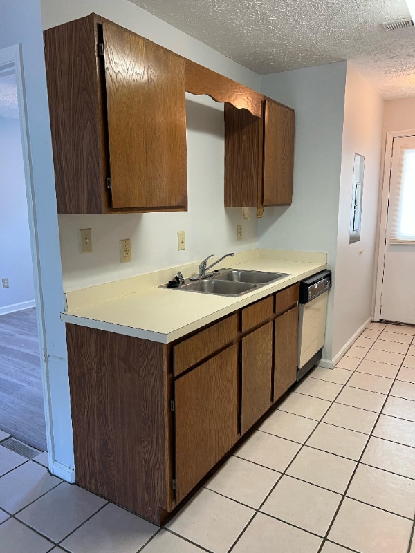 Building Photo - 1226 Shalom Dr