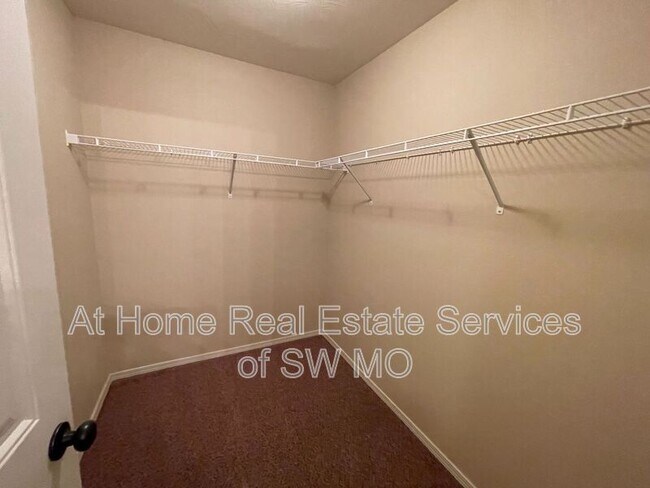 Building Photo - 3137 W Golden Valley