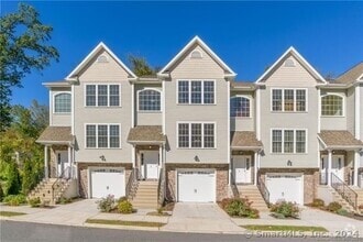 Building Photo - 8 Old Oak Dr