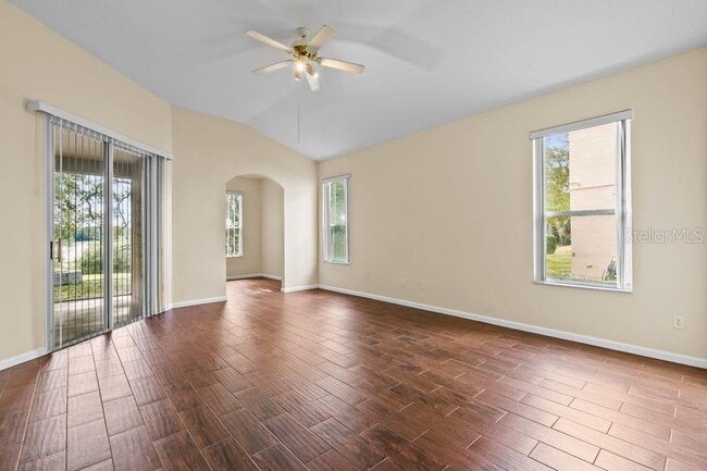 Building Photo - 1881 Pine Bay Dr