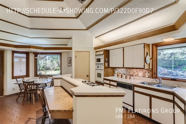 Building Photo - 2440 Kohler Dr