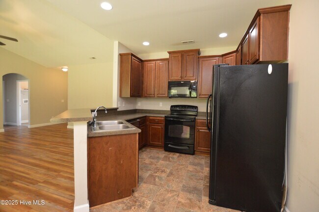 Building Photo - 222 Lakeside Dr