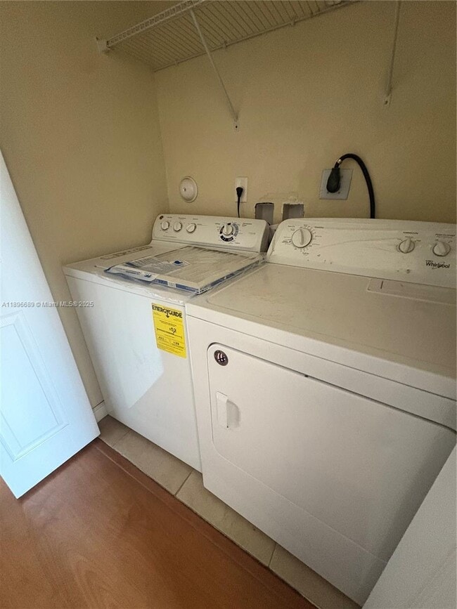 Building Photo - 3383 W 90th St