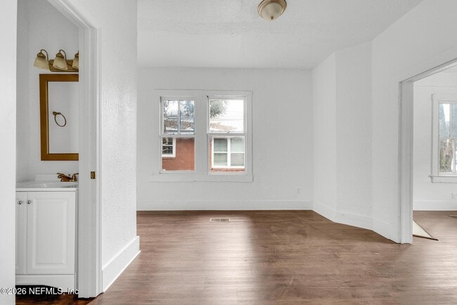 Building Photo - 2106 Moncrief Rd