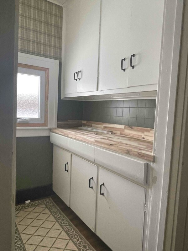 Building Photo - 349 Division St