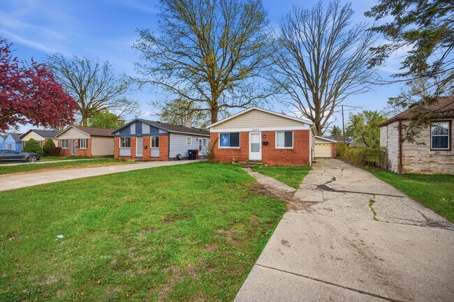 Building Photo - Come see your new home!