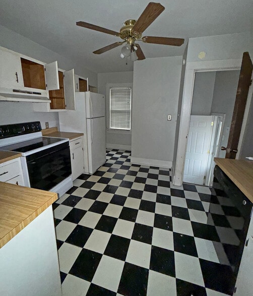 Building Photo - 2017 N Graceland Ave