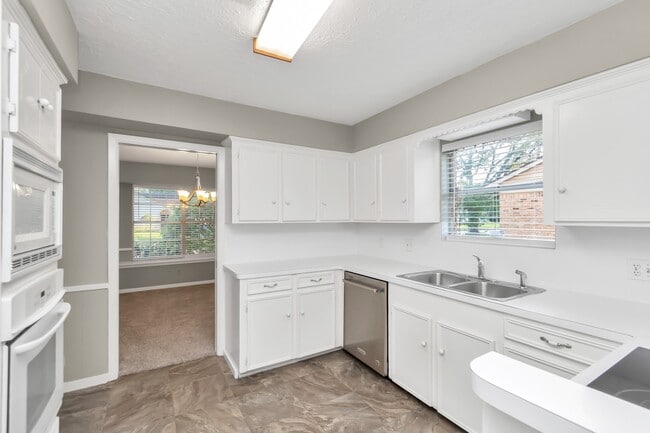 Building Photo - 12526 Hazelwood Ln