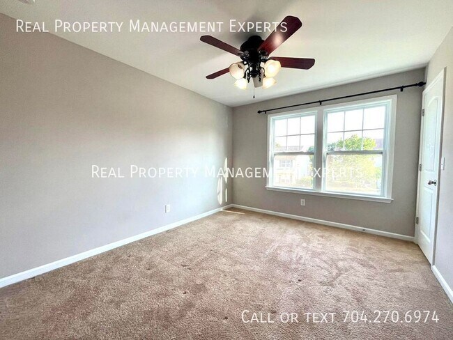 Building Photo - 2309 Marthas Ridge Dr