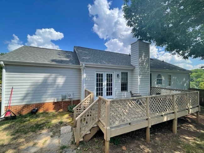 Building Photo - Charming Updated Ranch in Prime North Rale...