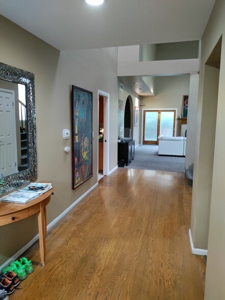 Entryway - 19251 Oxnard St