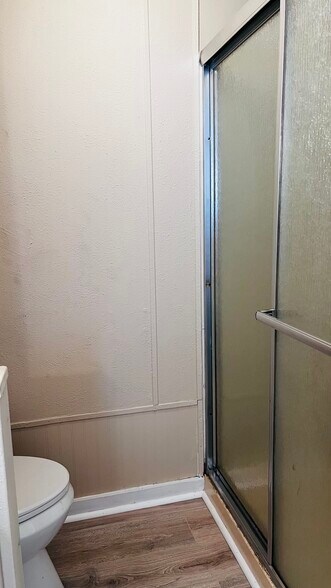 Building Photo - 1982 US-441