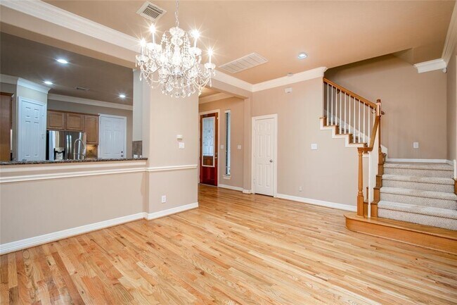 Building Photo - 2906 Royal Oaks Crest