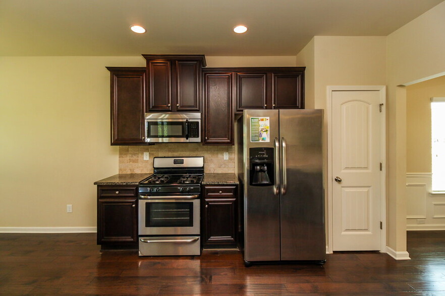 Building Photo - 4760 Carnegie Ct