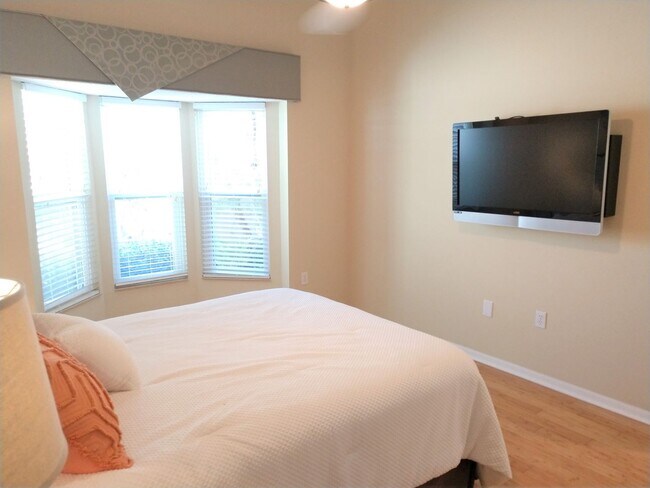 Building Photo - 540 Clubside Cir
