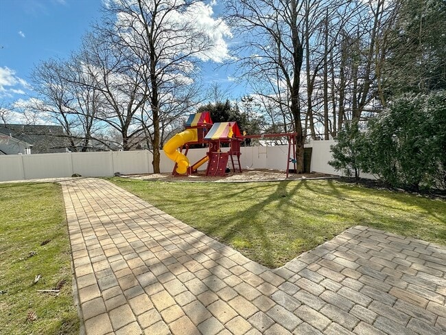 Building Photo - 9 Vine St