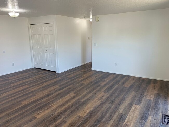 Building Photo - Newly updated 3-bedroom, 2-bathroom duplex...
